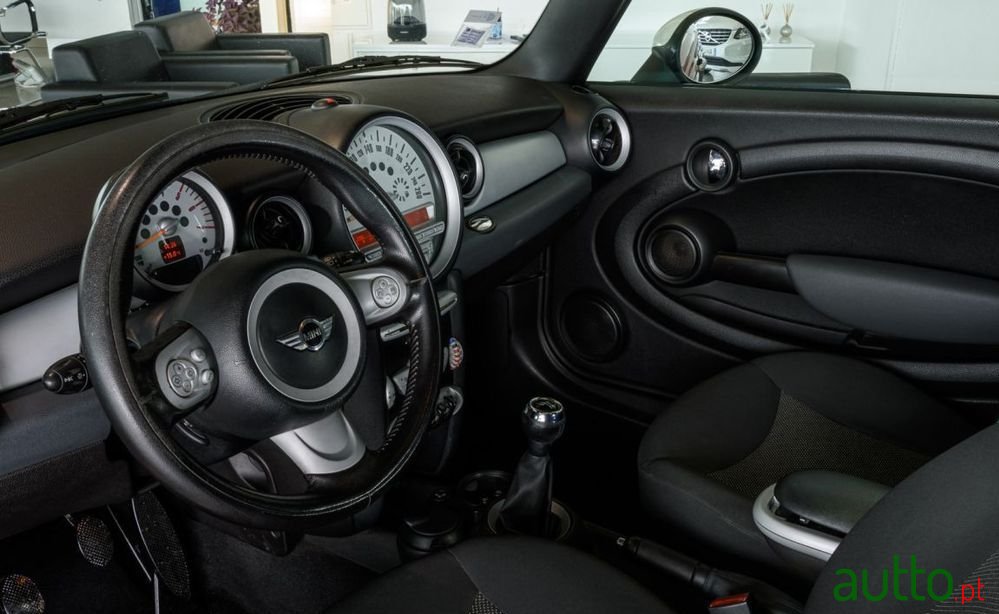 2009' MINI Cooper D photo #5