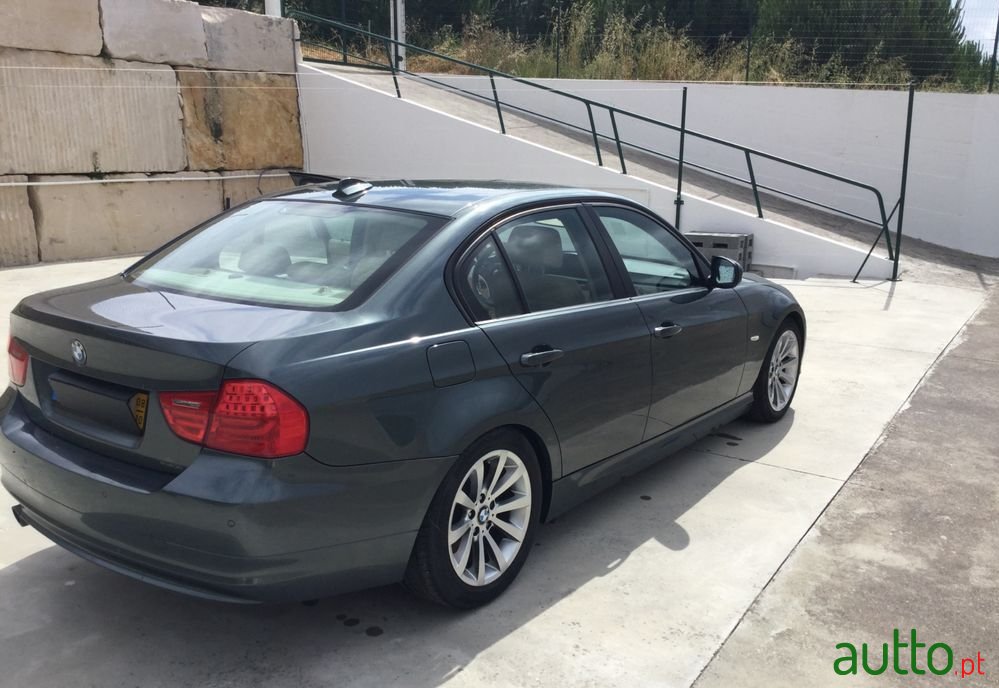 2008' BMW 318 D Navigation Sport photo #3