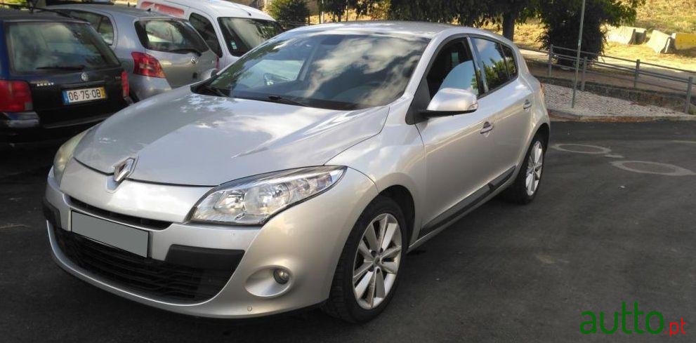 2008' Renault Megane photo #1