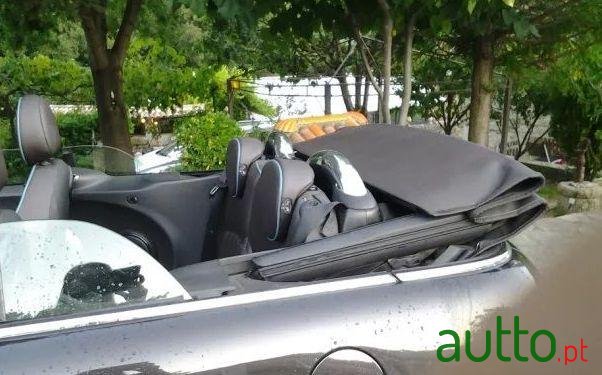 2013' MINI Cabrio Ver-Cooper photo #2