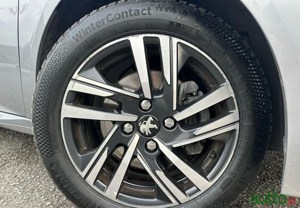 2019' Peugeot 208 Puretech photo #3