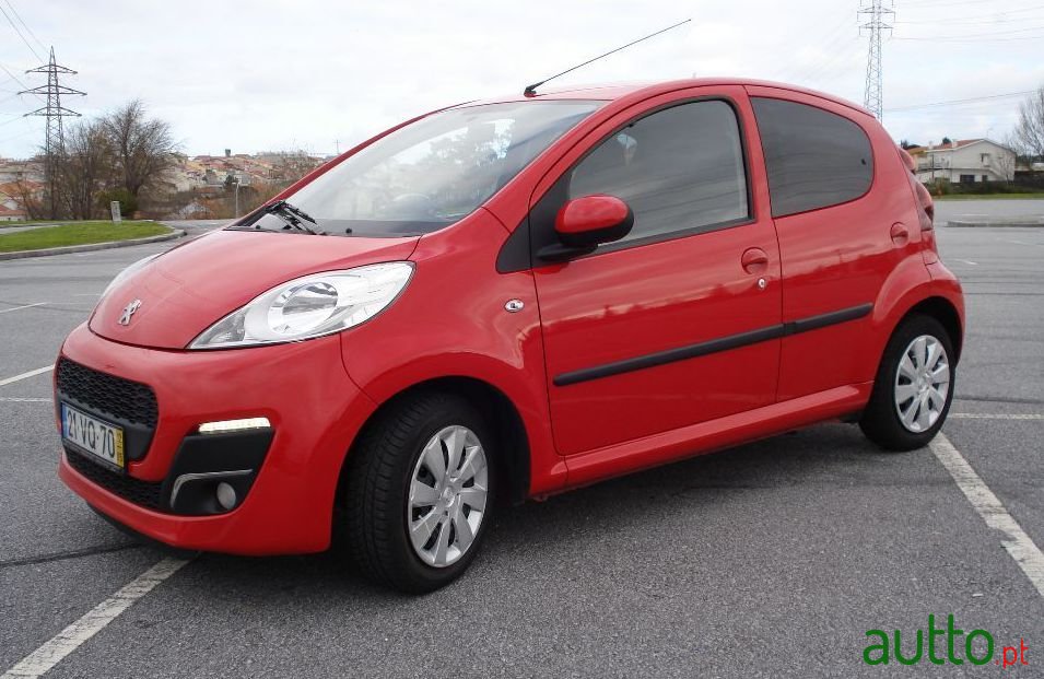 2012' Peugeot 107 photo #1