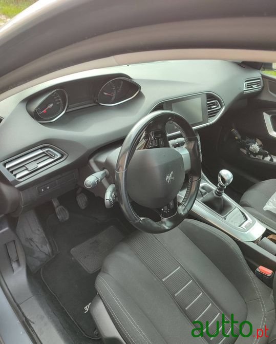 2013' Peugeot 308 photo #5