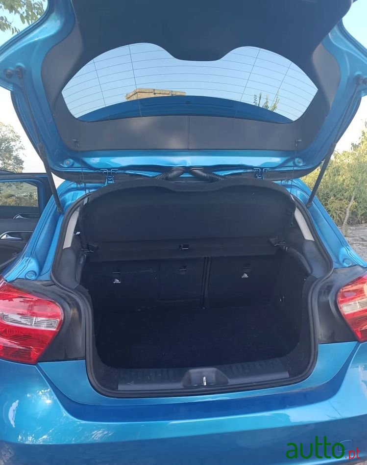 2015' Mercedes-Benz A 180 photo #5