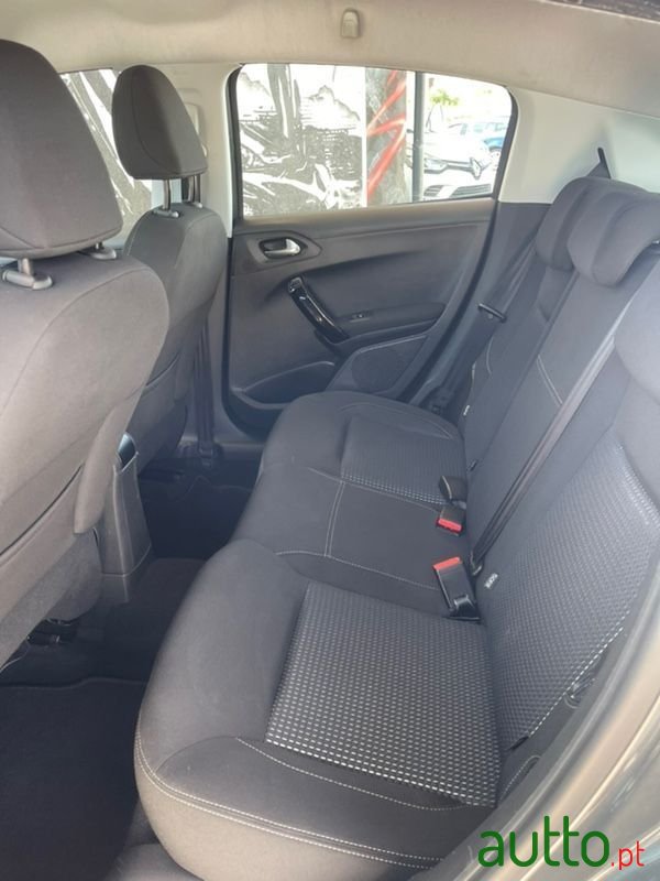 2017' Peugeot 208 photo #6