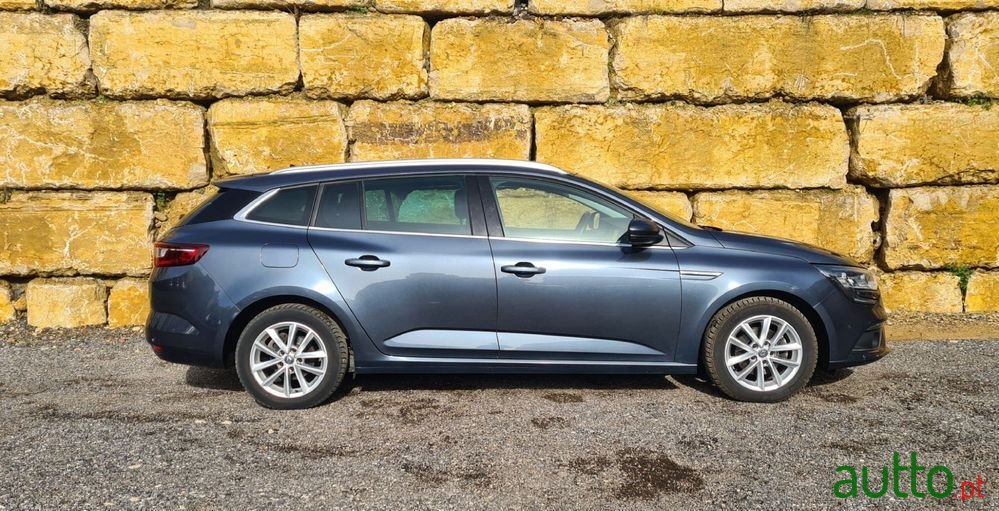 2017' Renault Megane Sport Tourer photo #4