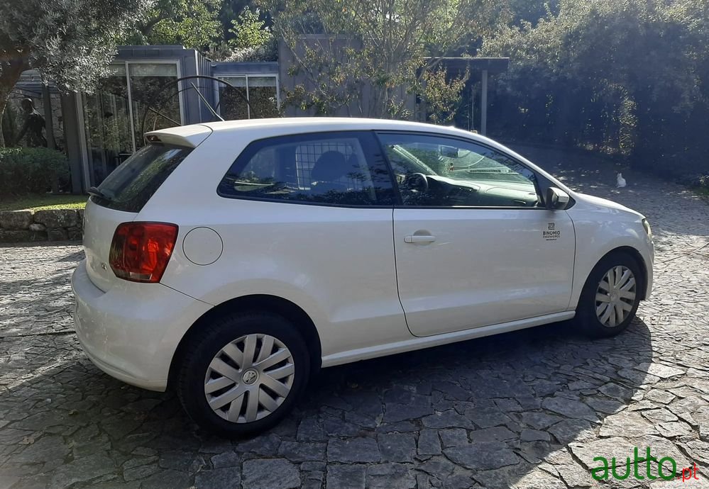 2014' Volkswagen Polo photo #3