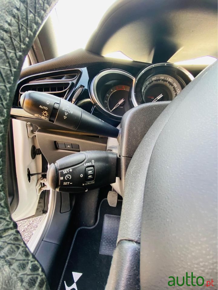 2010' Citroen DS3 photo #6