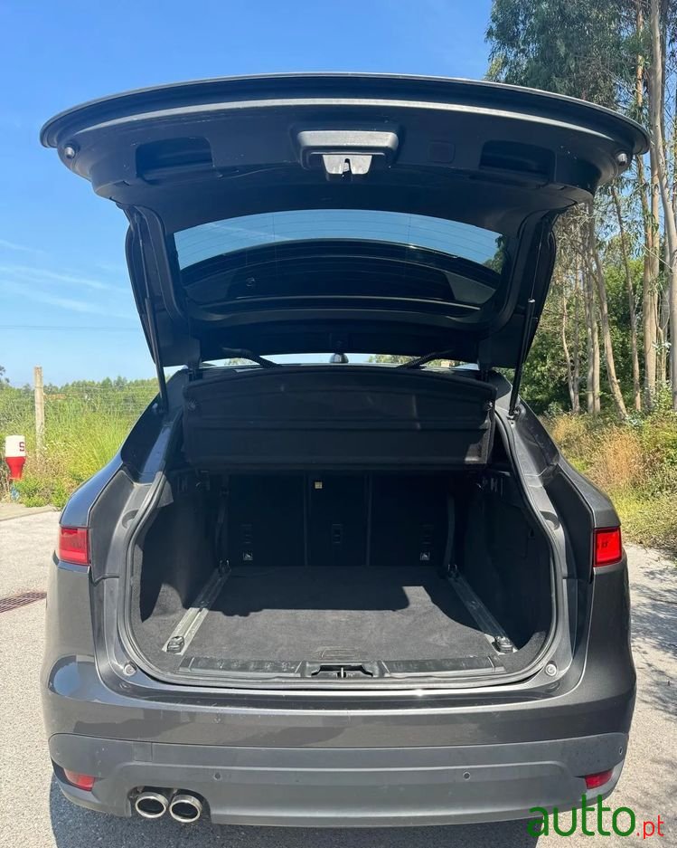 2018' Jaguar F-Pace photo #4