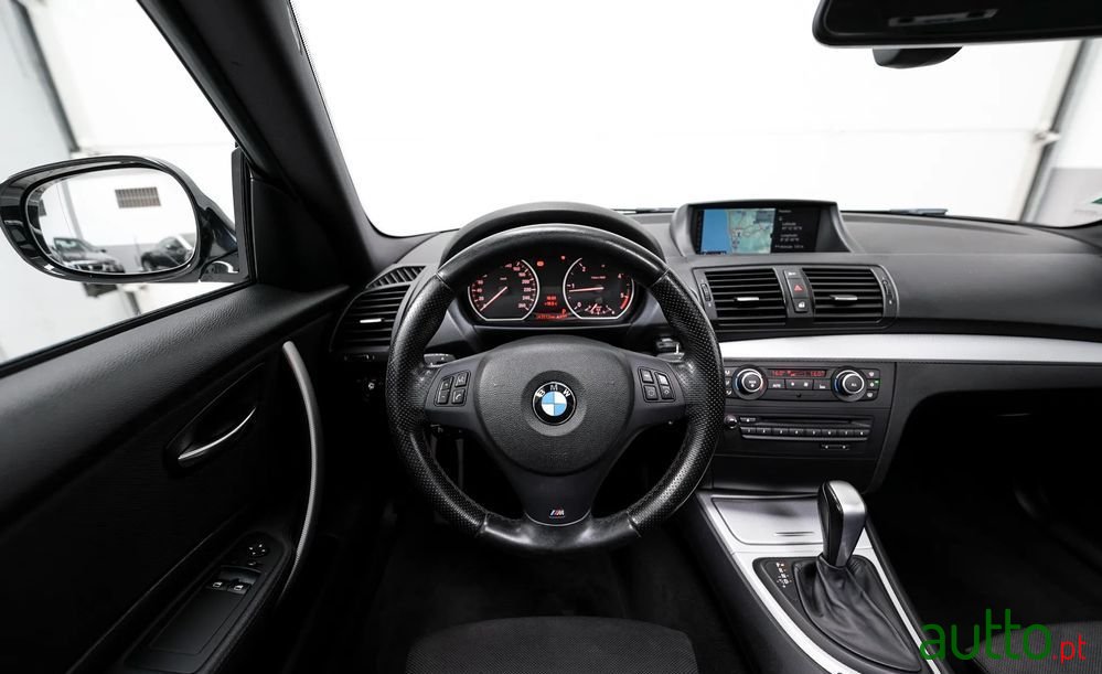 2012' BMW 123 D Auto photo #2