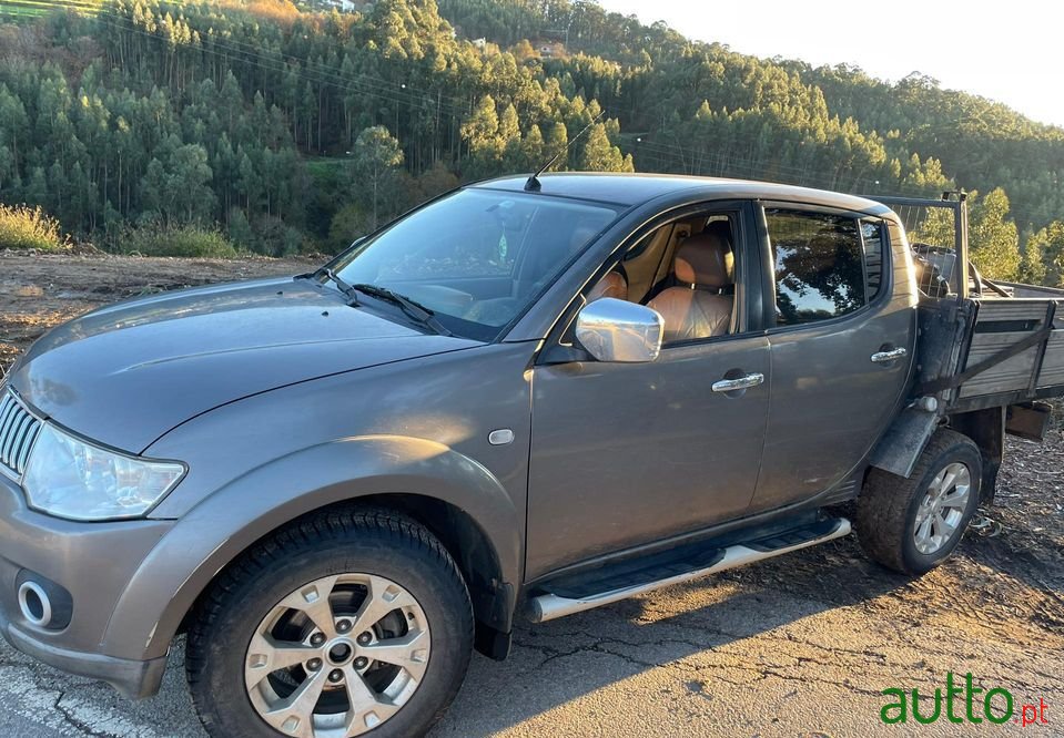 2010' Mitsubishi L200 photo #3