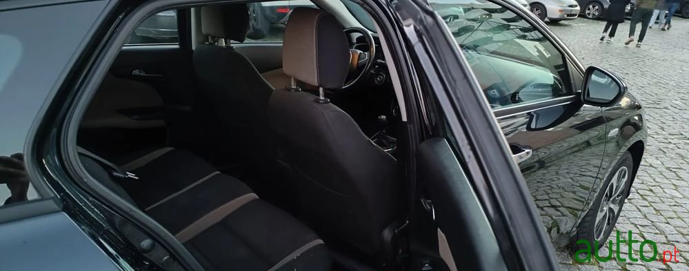 2017' Fiat Tipo Station Wagon photo #5