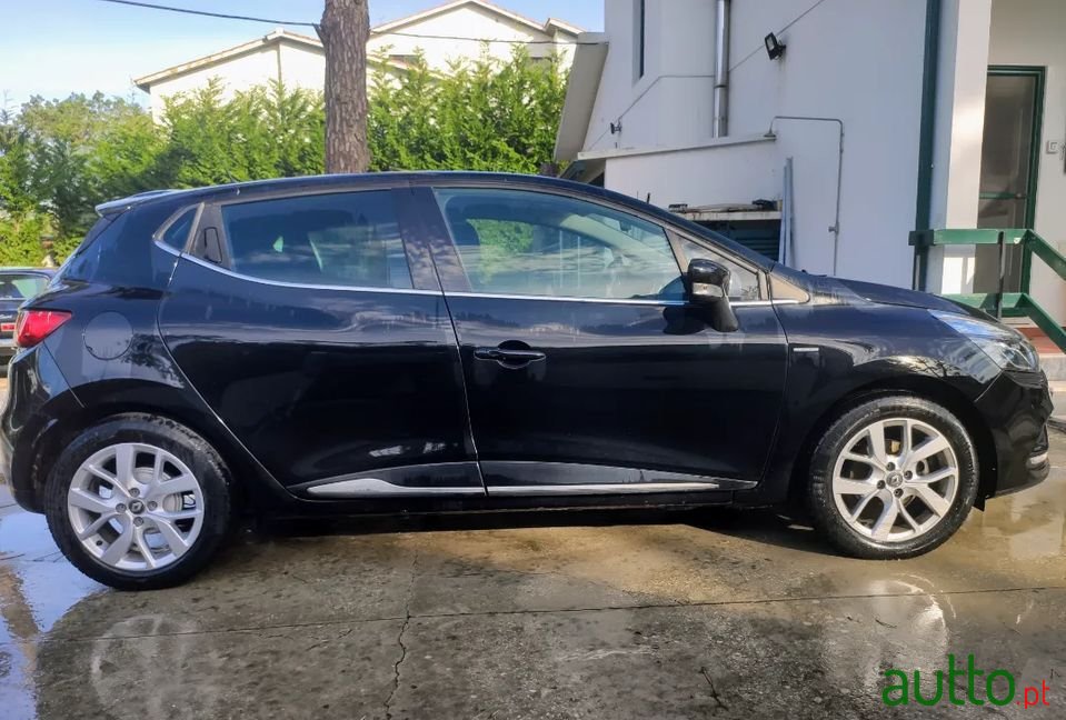 2019' Renault Clio photo #5