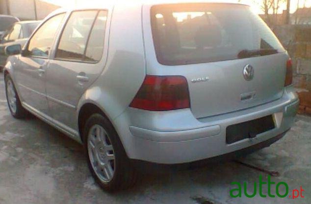 2001' Volkswagen Golf photo #1