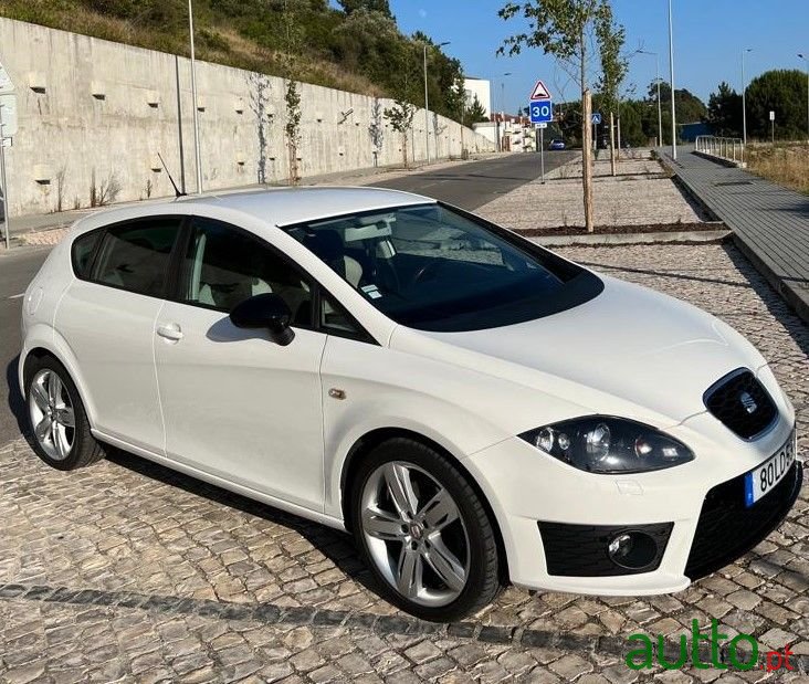 2010' SEAT Leon photo #1