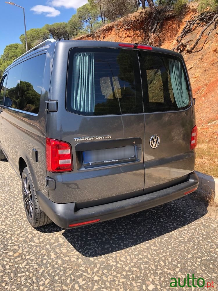 2017' Volkswagen Transporter photo #3