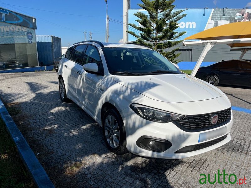 2020' Fiat Tipo Station Wagon photo #6