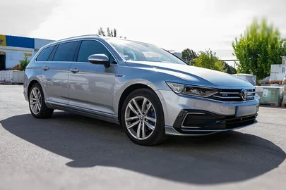 2021' Volkswagen Passat Variant