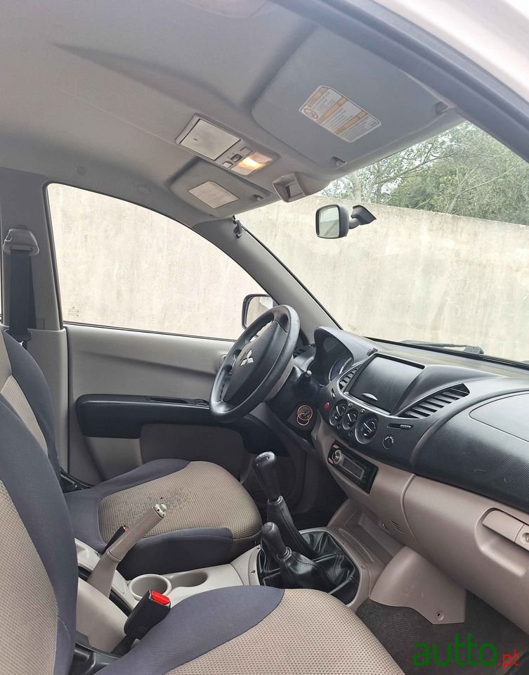 2009' Mitsubishi L 200 photo #3