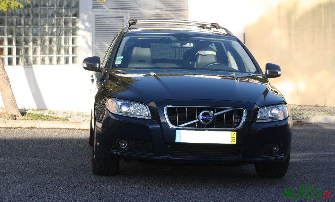 2010' Volvo V70 photo #1