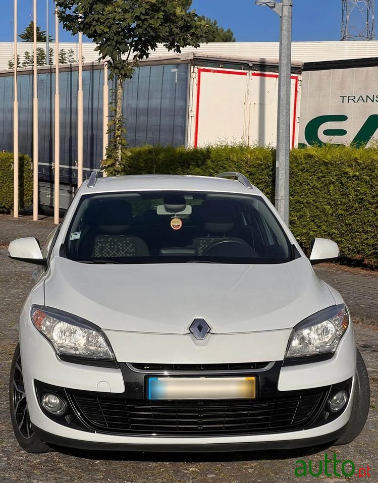 2012' Renault Megane Sport Tourer photo #1