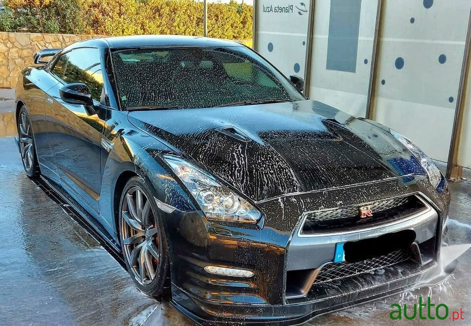 2011' Nissan GT-R photo #4