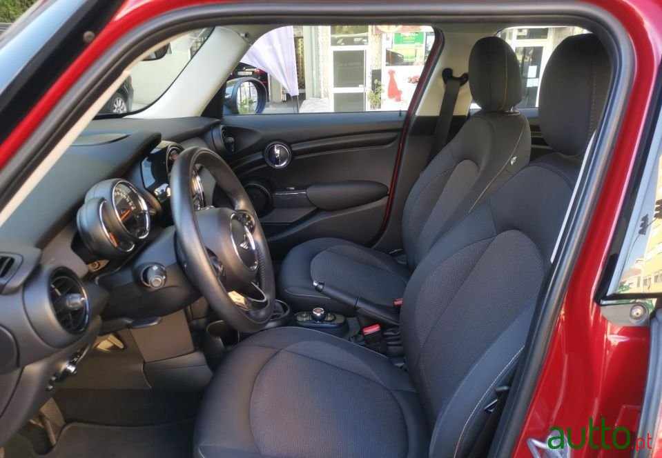 2015' MINI Cooper photo #2