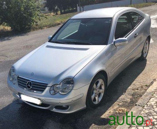 2008' Mercedes-Benz C-220 Sport Coupe photo #3