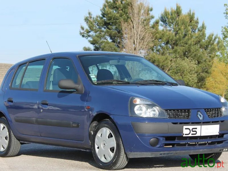 2001' Renault Clio photo #3