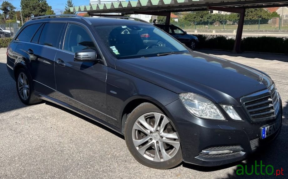 2012' Mercedes-Benz E-250 photo #2