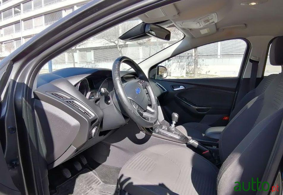 2015' Ford Focus Sw photo #2