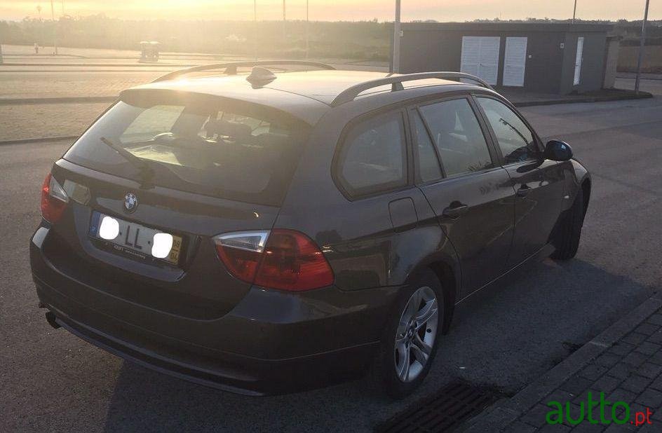 2008' BMW 320 D Touring photo #2