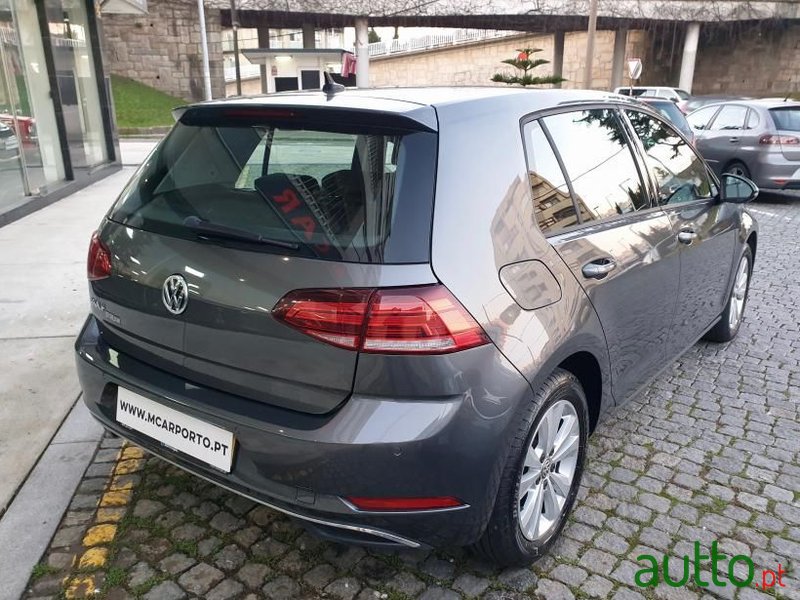 2019' Volkswagen Golf photo #4