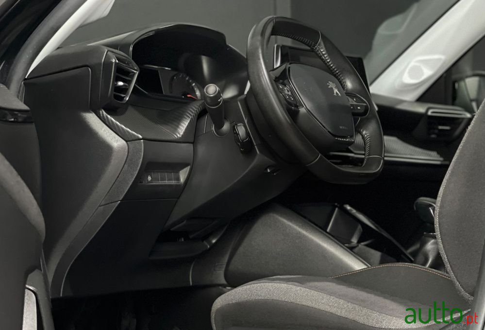 2021' Peugeot 208 photo #2
