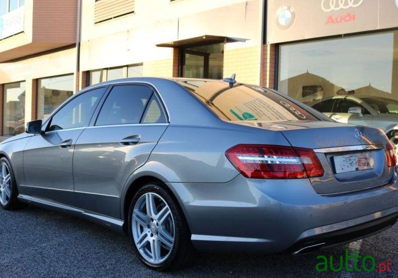 2011' Mercedes-Benz E-220 photo #1