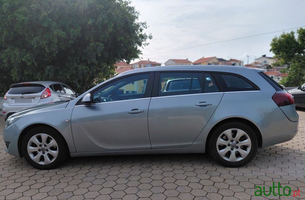 2014' Opel Insignia Sports Tourer photo #2
