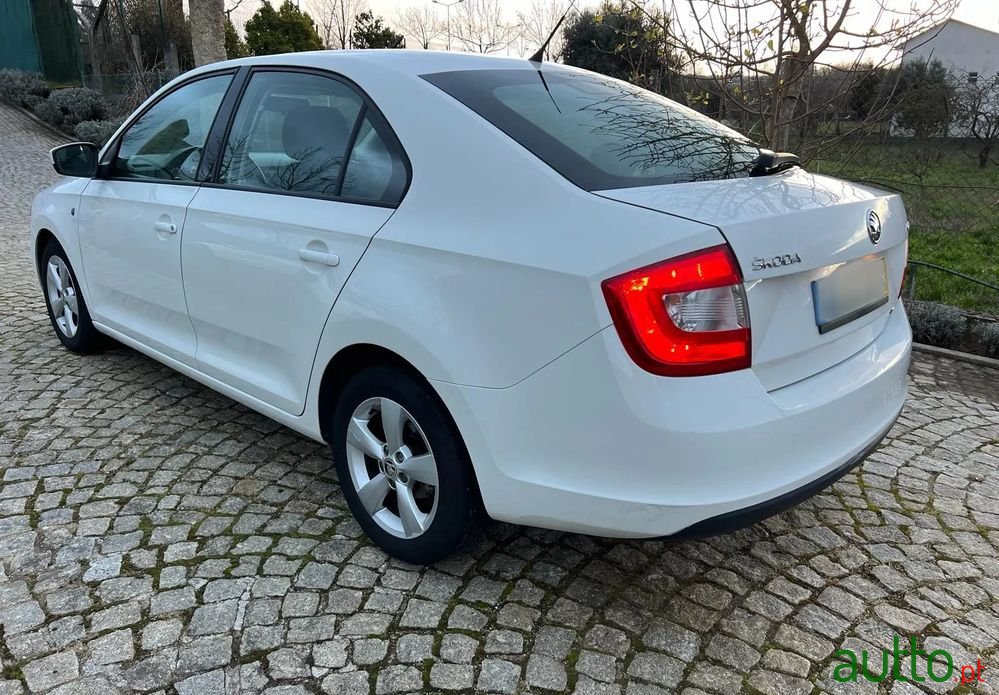 2013' Skoda Rapid 1.6 Tdi Active photo #2