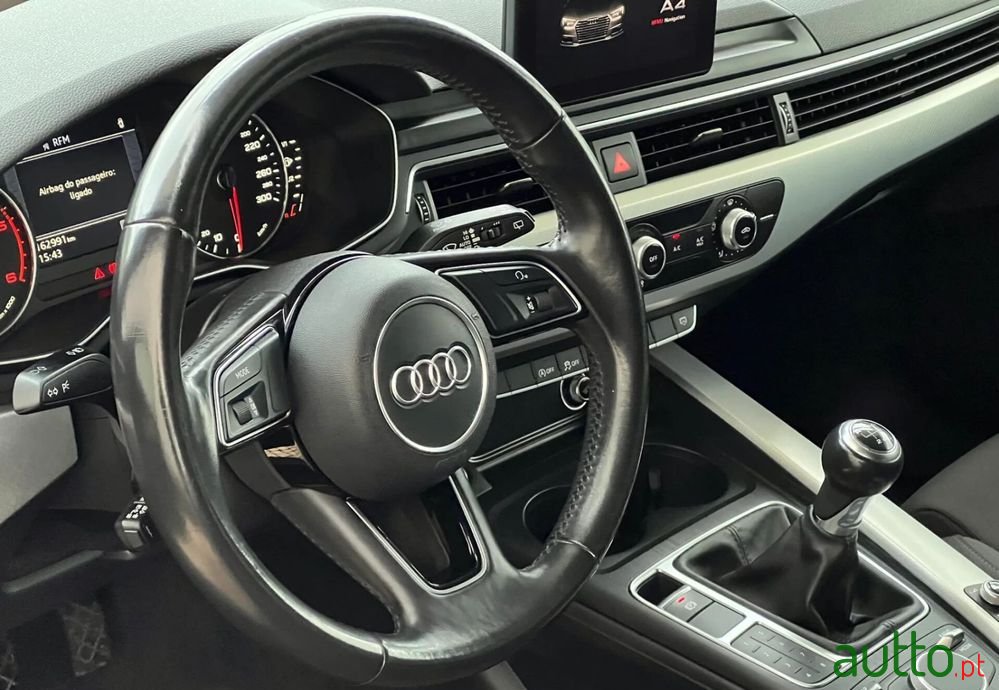 2017' Audi A4 Avant photo #4