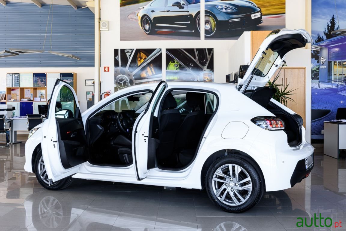2022' Peugeot 208 photo #4