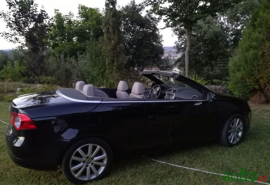 2012' Volkswagen Eos photo #5