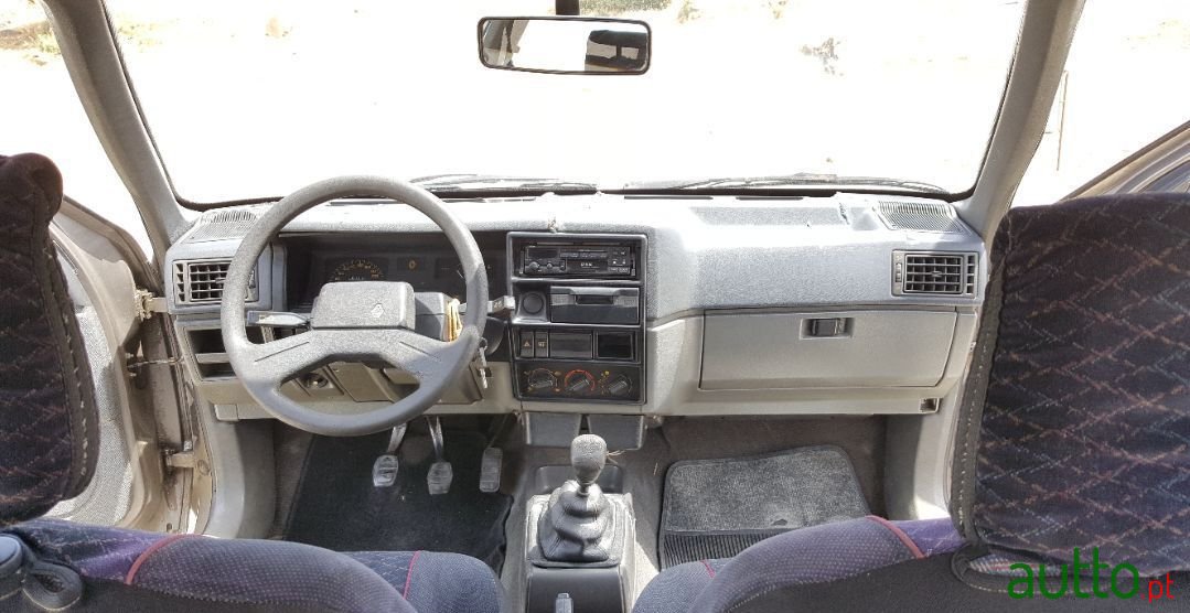 1989' Renault 19 photo #5