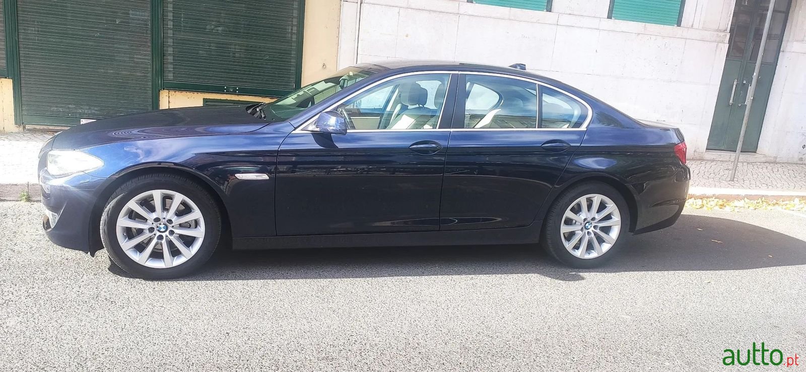 2011' BMW 520 photo #2