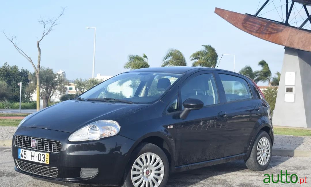 2009' Fiat Grande Punto photo #2