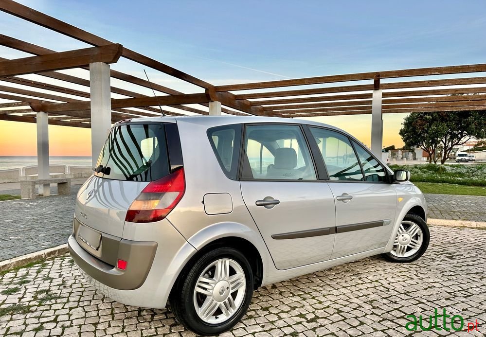 2006' Renault Scenic 1.5 Dci Privilège photo #6