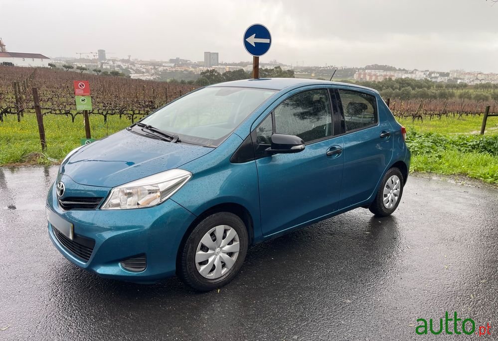 2013' Toyota Yaris photo #5