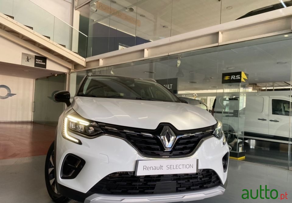 2021' Renault Captur photo #1