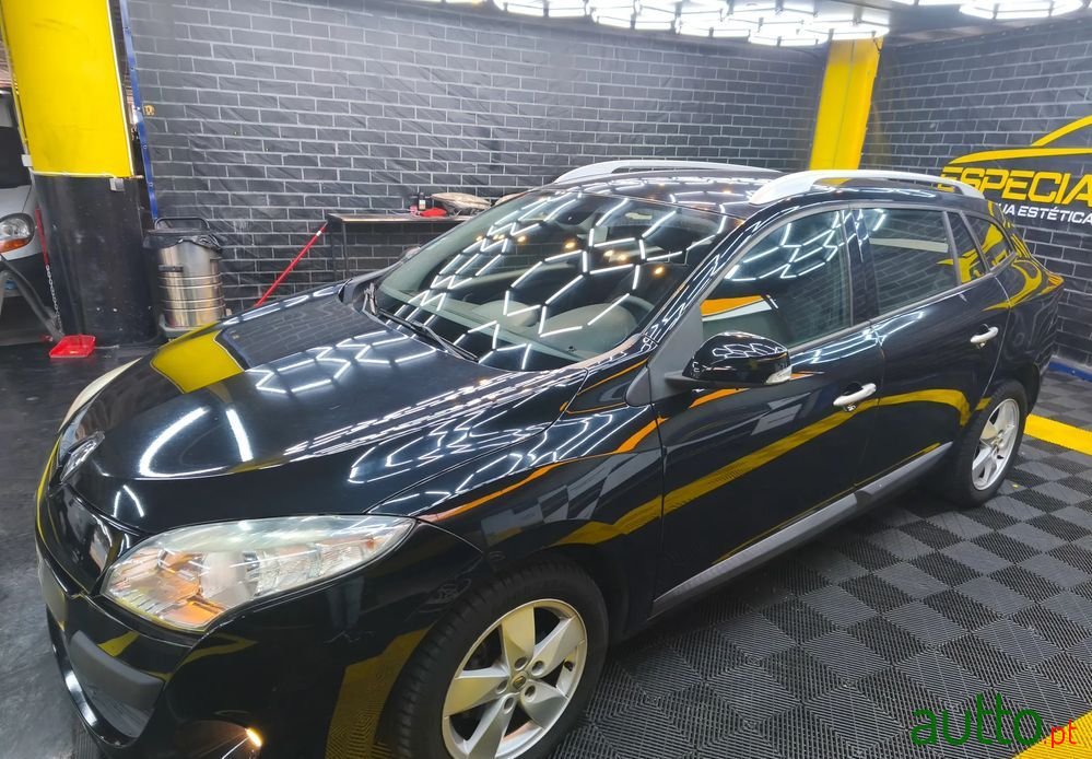 2012' Renault Megane Sport Tourer photo #1