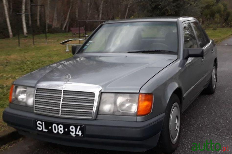 1989' Mercedes-Benz 200 E photo #2