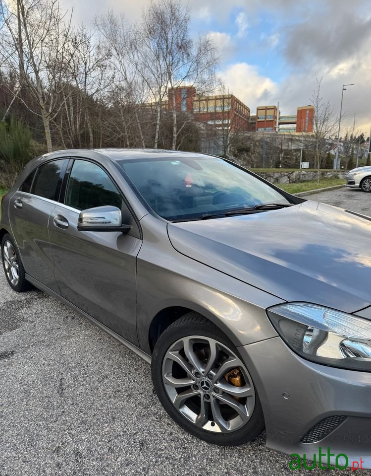 2018' Mercedes-Benz Classe A D Urban photo #2