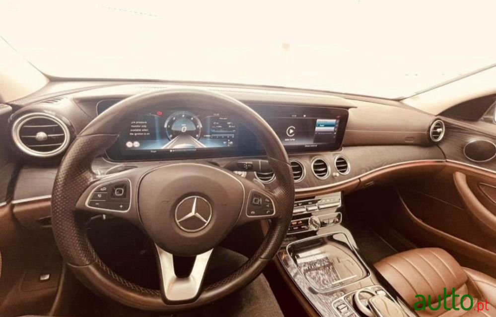 2017' Mercedes-Benz 220E D Exclusive Line photo #4